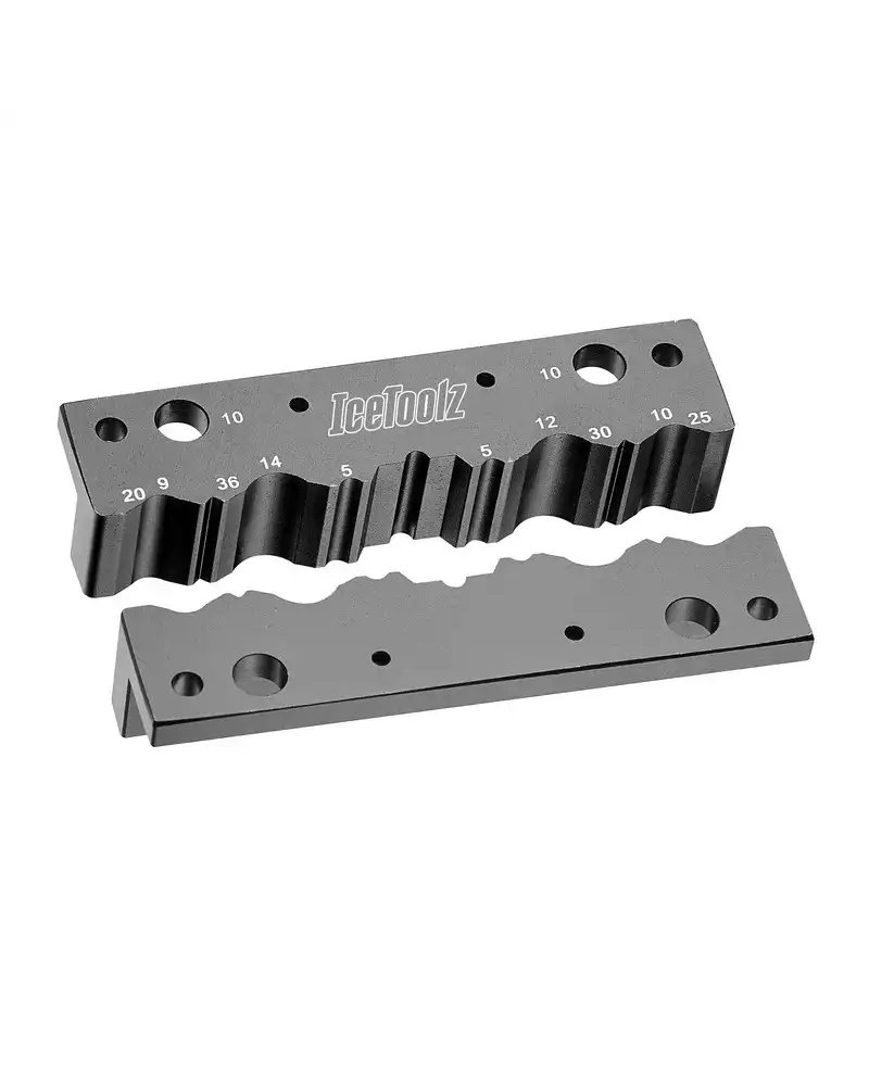 Icetoolz Axle Vise