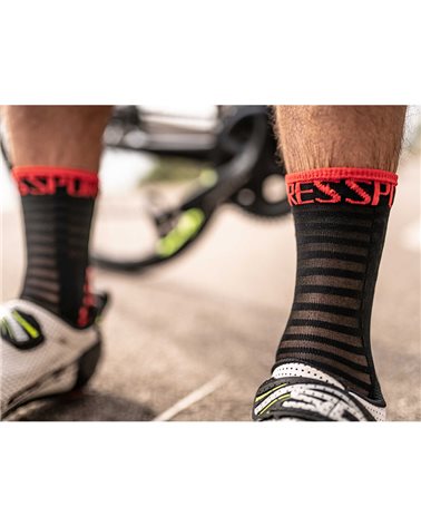 Compressport Pro Racing Socks V3.0 Ultralight Bike Compression Socks, Black/Red