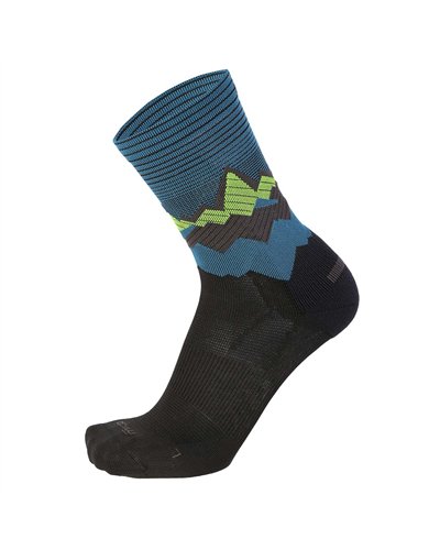 Mico Extra Dry Light Weight Light Hike Crew Socks, Black/Octane
