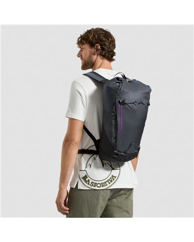 La Sportiva Granite 22 Mountaineering Backpack, Onyx/Black