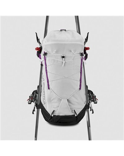 La Sportiva Granite 32 Mountaineering Backpack, Chalk/Black