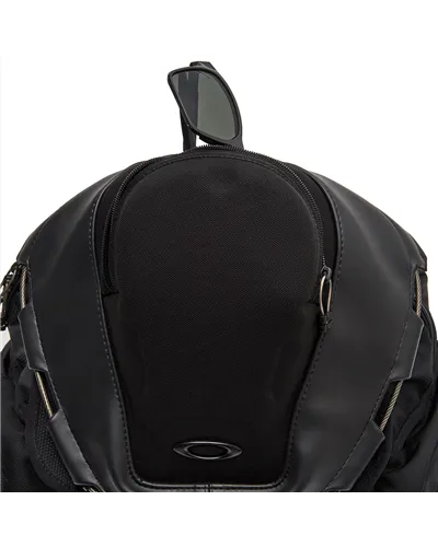 Oakley Kitchen Sink Backpack 34 Liters, Stealth Black