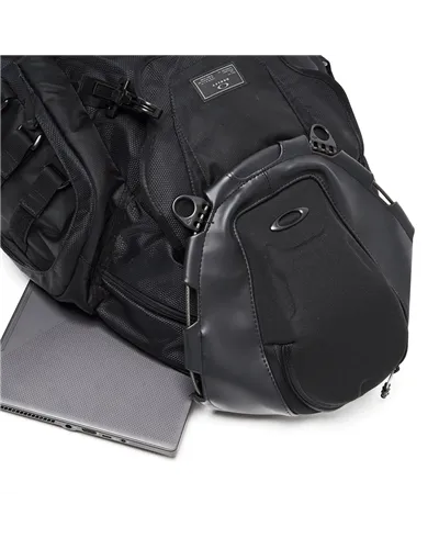 Oakley Kitchen Sink Backpack 34 Liters, Stealth Black
