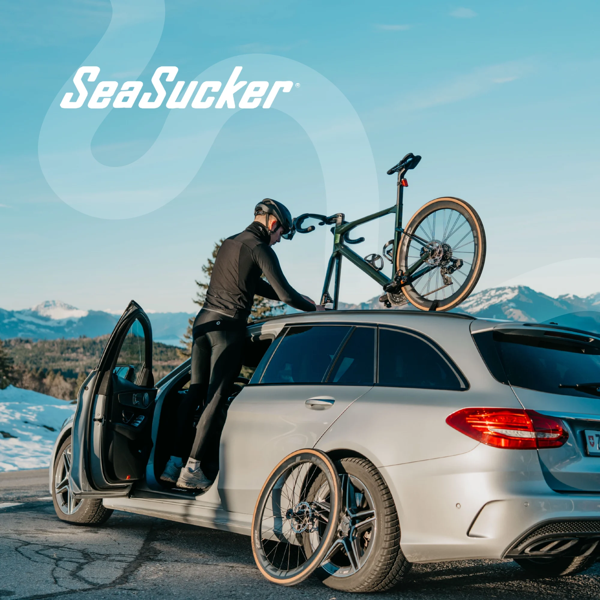 Post Instagram: bici caricata sul tetto dell'auto